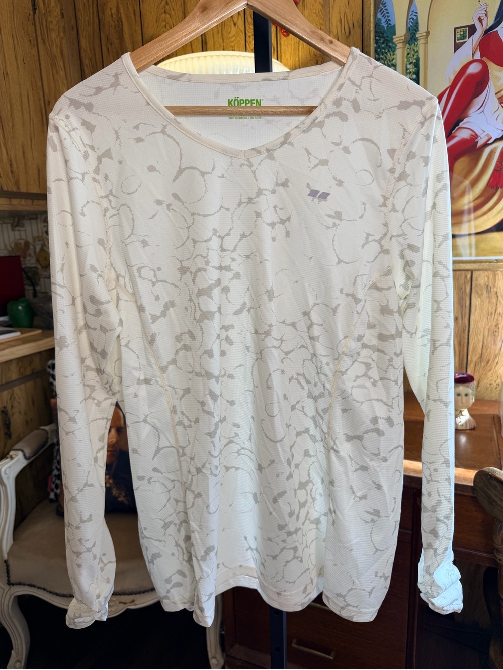Köppen Women's Long-Sleeve V-Neck Lightweight Waffle Knit Long Sleeve Top